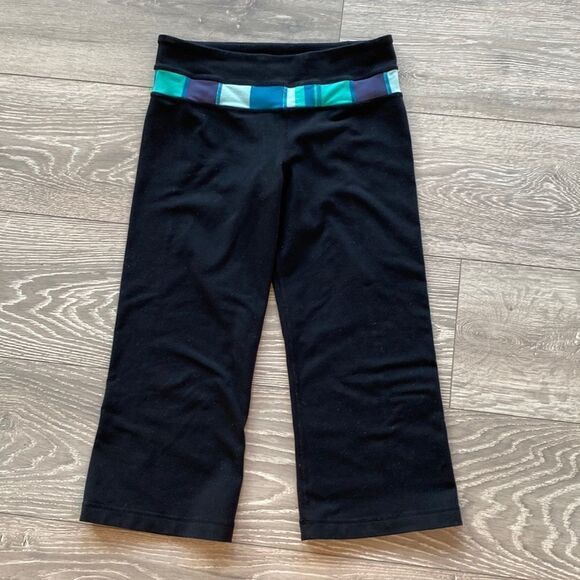 Lululemon Cropped Pants Size 4 - Picture 1 of 4